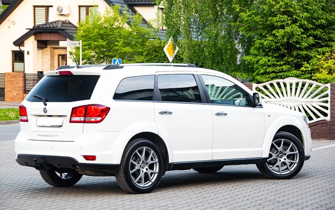 Fiat Freemont cena 48900 przebieg: 205000, rok produkcji 2015 z Nowy Sącz małe 781